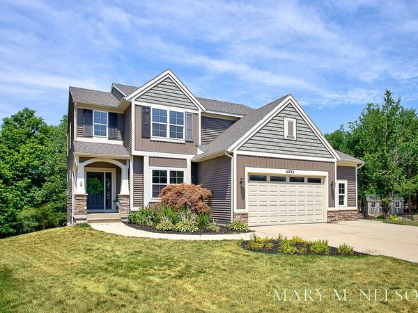 4621 Hidden Highland Drive NE, Rockford, MI 49341