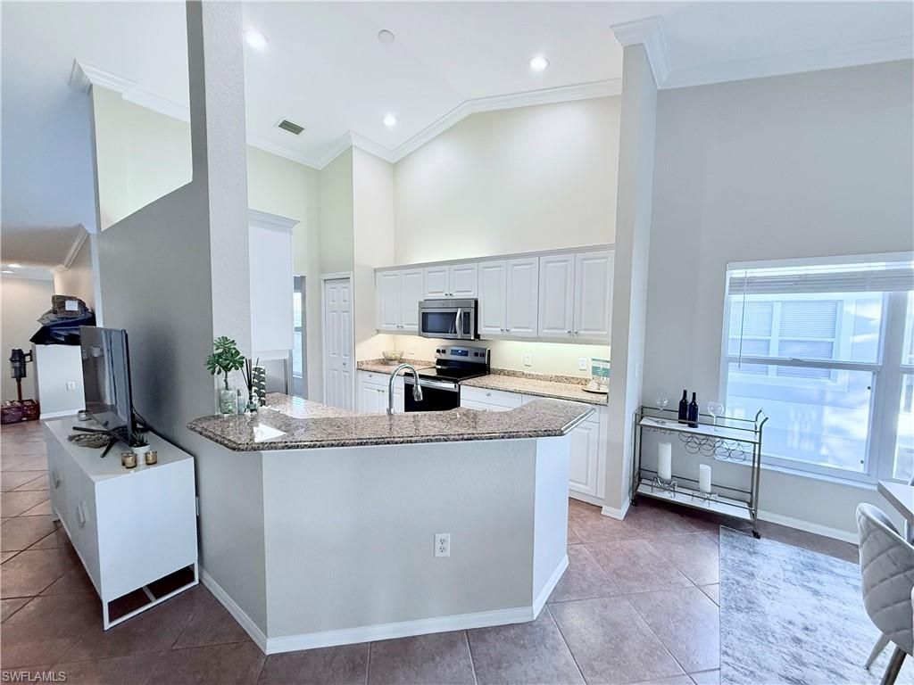 5640 Northboro Dr , Unit 201, Naples, FL 34110 Photo