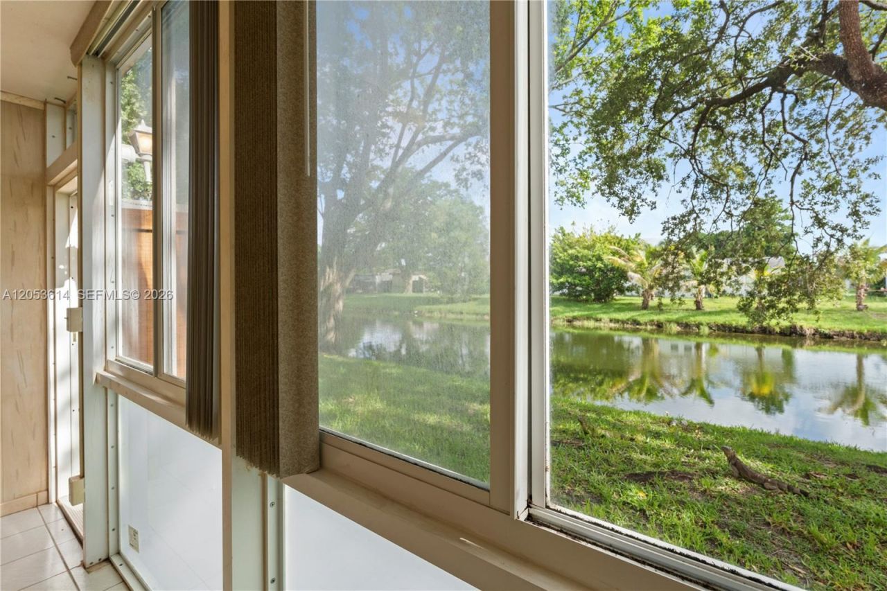 5950 Del Lago Cir, Unit 106, Sunrise, FL 33313 Photo