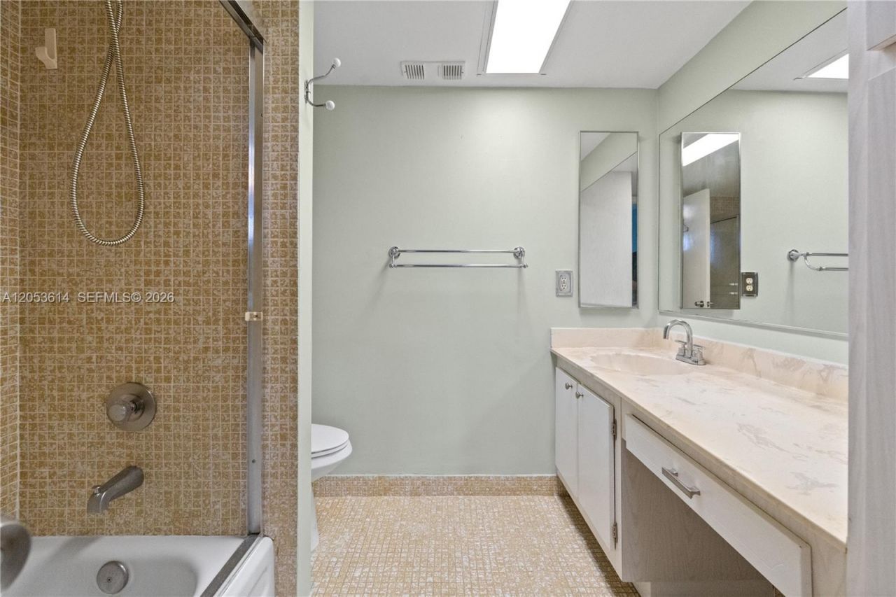 5950 Del Lago Cir, Unit 106, Sunrise, FL 33313 Photo