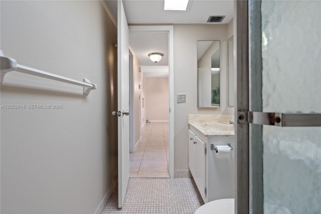 5950 Del Lago Cir, Unit 106, Sunrise, FL 33313 Photo