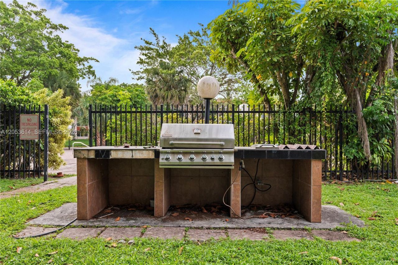 5950 Del Lago Cir, Unit 106, Sunrise, FL 33313 Photo