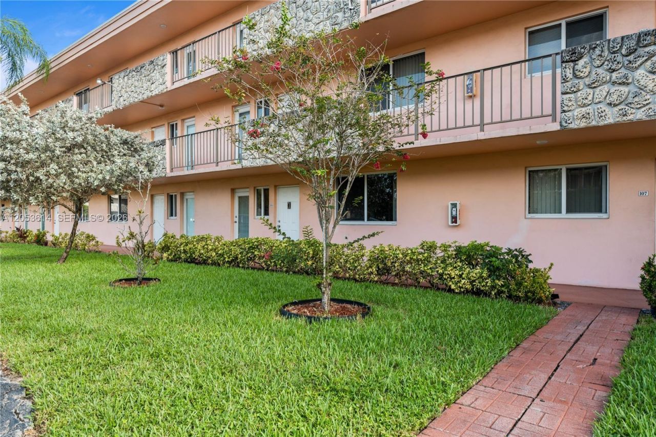 5950 Del Lago Cir, Unit 106, Sunrise, FL 33313 Photo