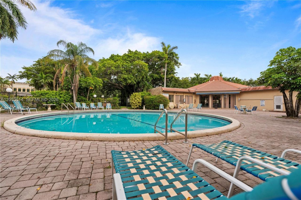 5950 Del Lago Cir, Unit 106, Sunrise, FL 33313 Photo