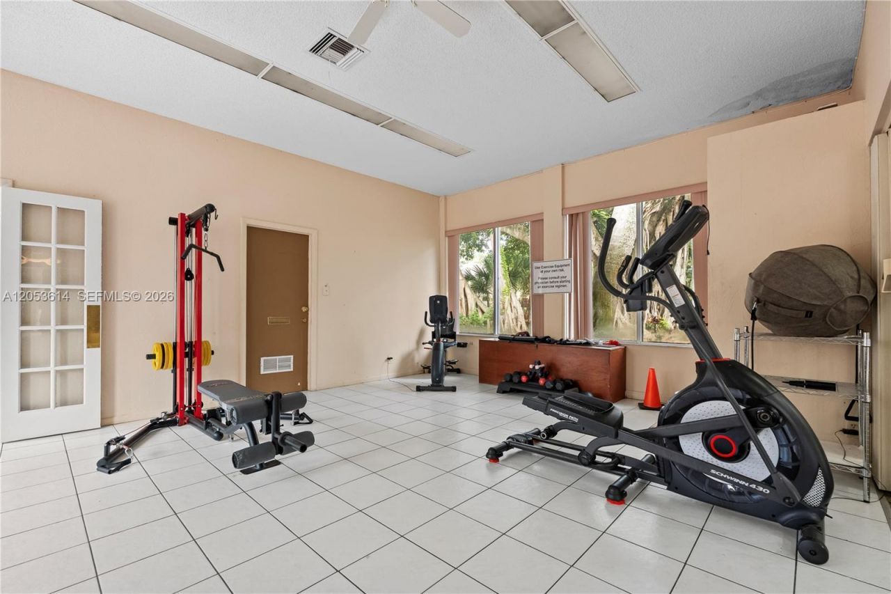 5950 Del Lago Cir, Unit 106, Sunrise, FL 33313 Photo