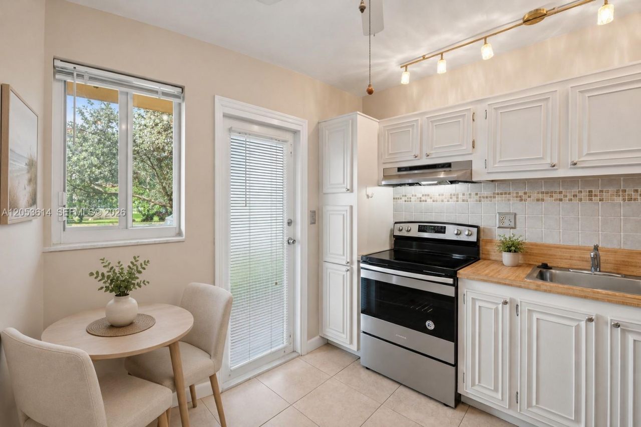 5950 Del Lago Cir, Unit 106, Sunrise, FL 33313 Photo