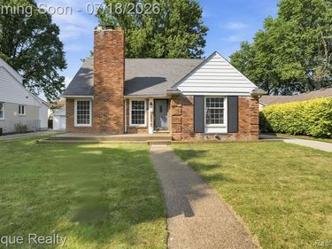 1206 Hawthorne Road, Grosse Pointe Woods, MI 48236