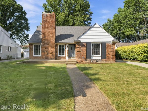 1206 Hawthorne Road, Grosse Pointe Woods, Mi 48236