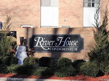 1261 Island Drive, Ann Arbor, MI 48105