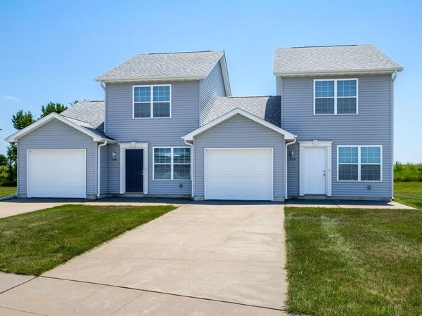 518 Prairie Meadow Drive , Blue Grass, IA 52726