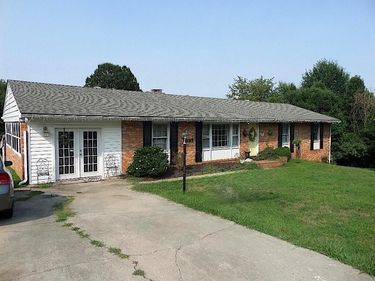 5817 Castle Rock RD , Roanoke, VA 24018