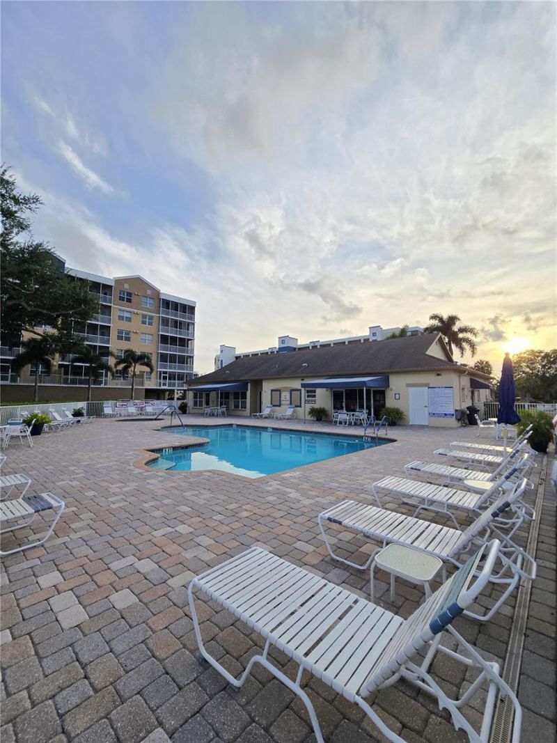 960 Starkey Road, Unit 9206, Largo, FL 33771 Photo