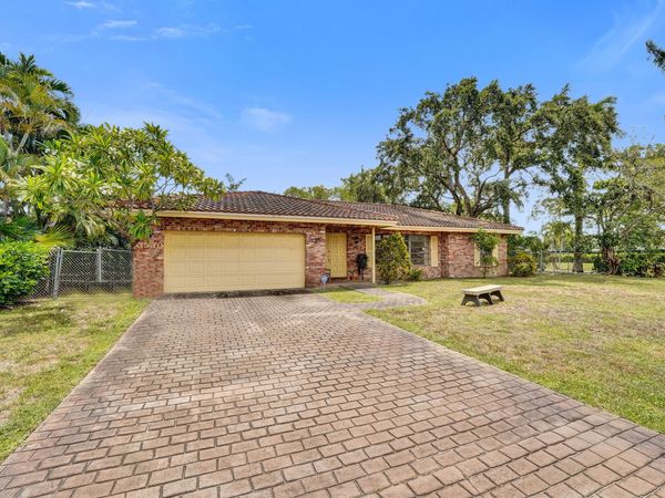 3530 NE 25th Terrace, Fort Lauderdale, FL 33308