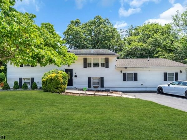 14 Arlington Dr, Howell, NJ 07731