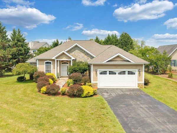 60 Farmers CIR , Moneta, VA 24121