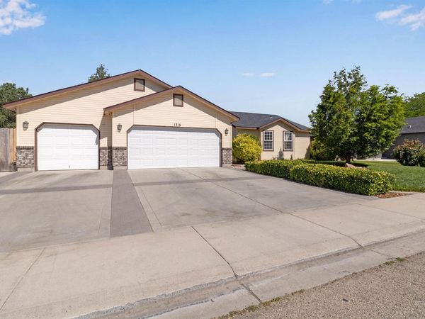 1316 Willow Creek Dr, Nampa, ID 83686