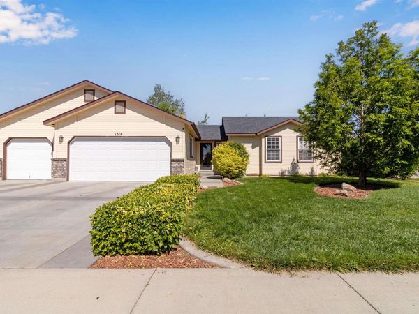 1316 Willow Creek Dr, Nampa, ID 83686