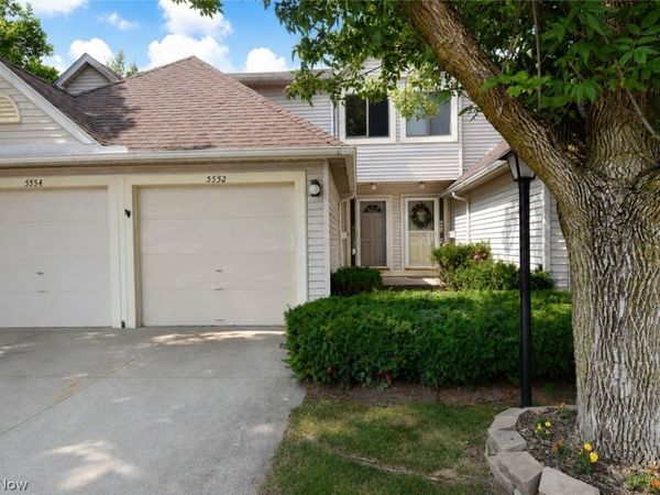 5552 Suncrest Court , Parma, OH 44134