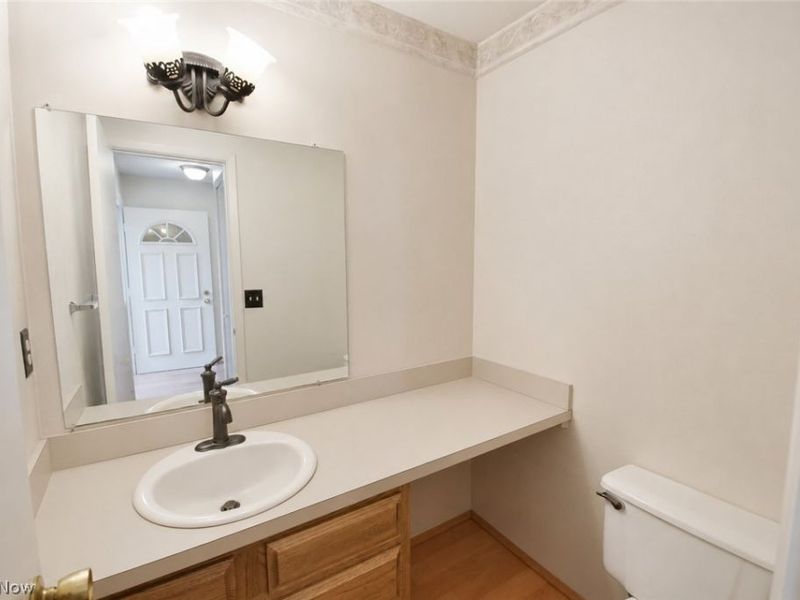 5552 Suncrest Court , Parma, OH 44134 Photo 3