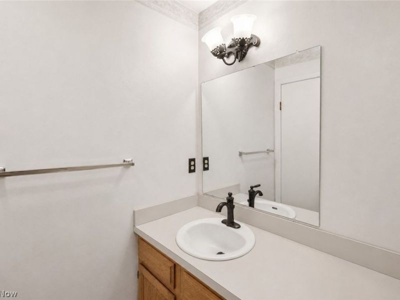 5552 Suncrest Court , Parma, OH 44134 Photo 4