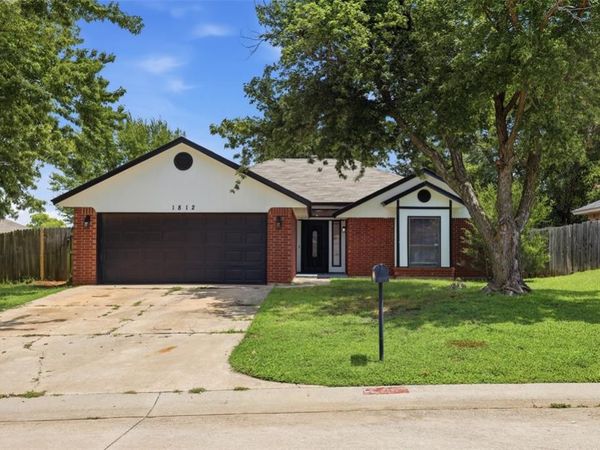 1812 Cimarron Trail, Choctaw, OK 73020