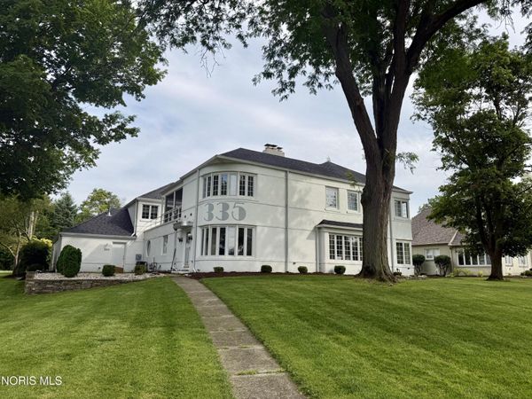 335 Riverside Drive , Rossford, OH 43460