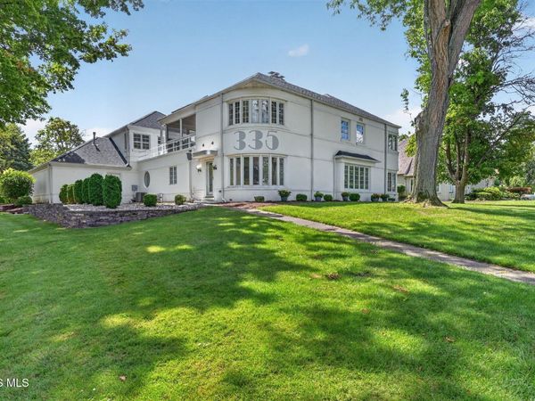335 Riverside Drive, Rossford, OH 43460