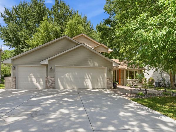 5604 Lone Oak Drive, Savage, MN 55378