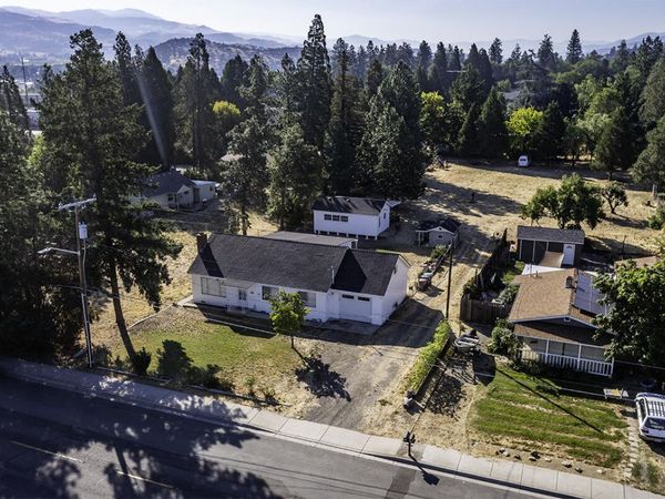 225 Cheryl Lane, Phoenix, OR 97535
