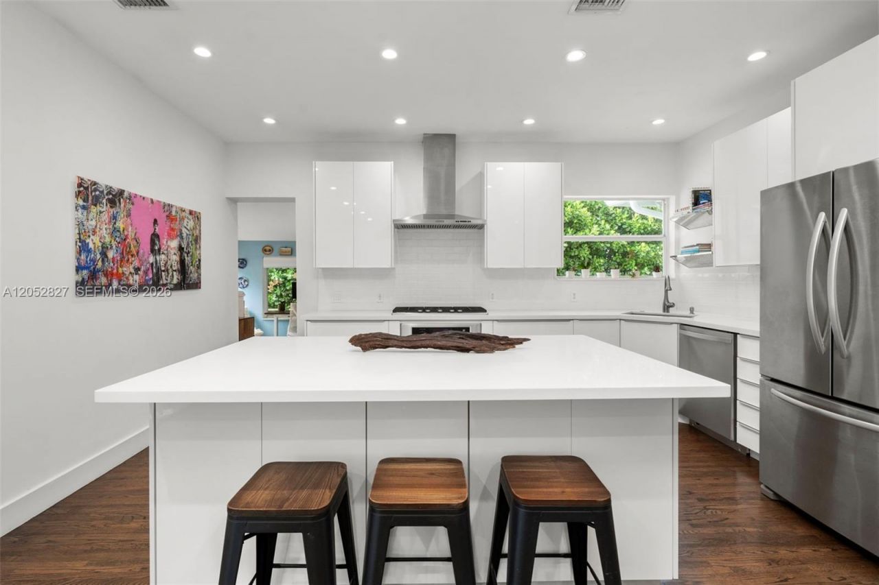 9172 Carlyle Ave , Surfside, FL 33154 Photo