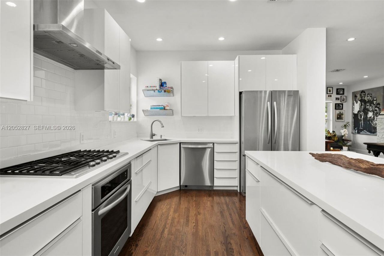9172 Carlyle Ave , Surfside, FL 33154 Photo