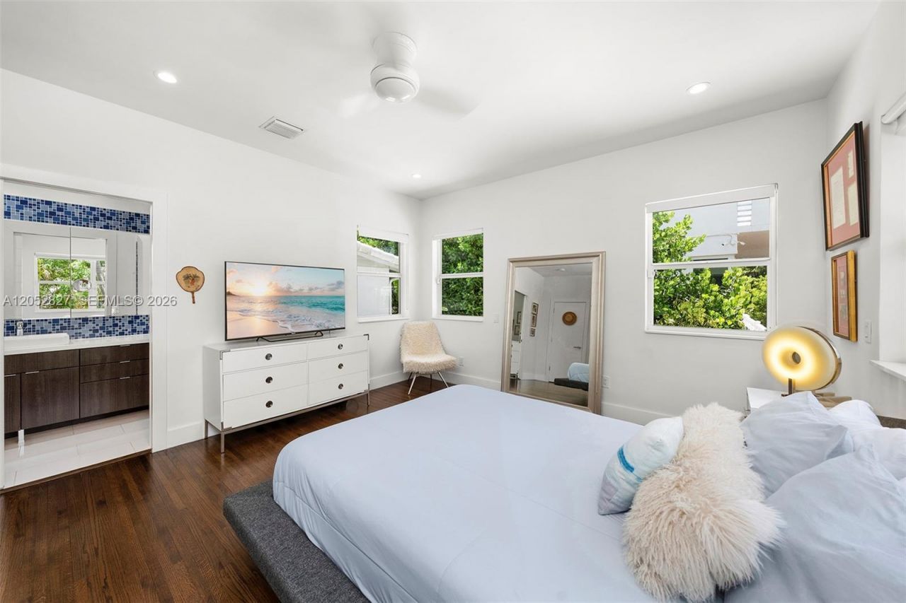 9172 Carlyle Ave , Surfside, FL 33154 Photo