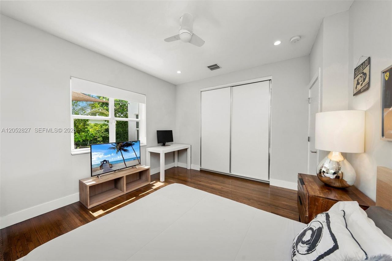 9172 Carlyle Ave , Surfside, FL 33154 Photo