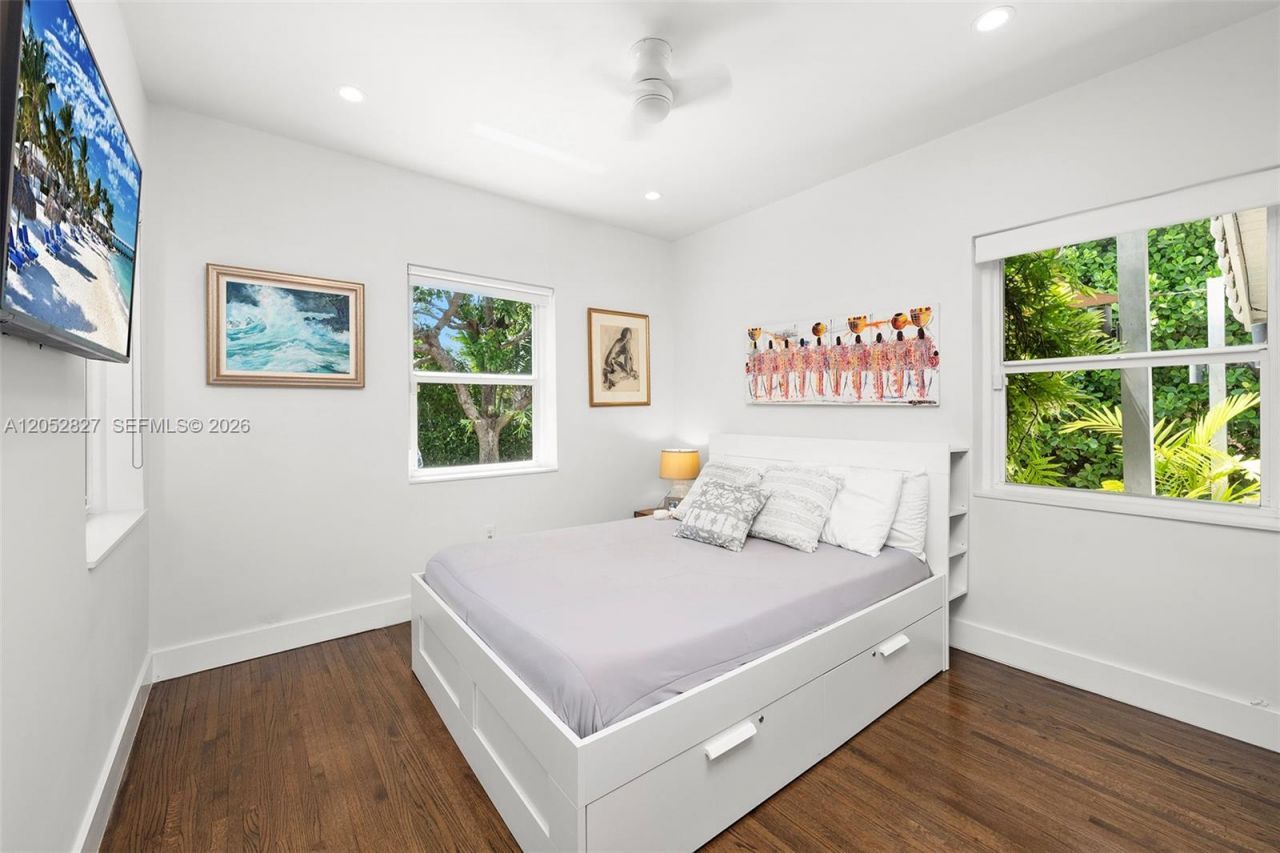 9172 Carlyle Ave , Surfside, FL 33154 Photo