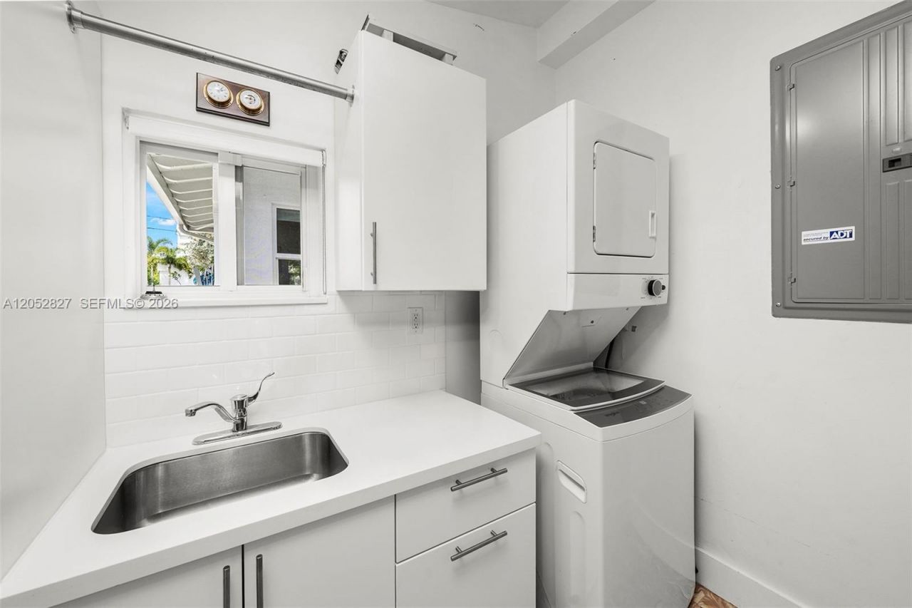 9172 Carlyle Ave , Surfside, FL 33154 Photo