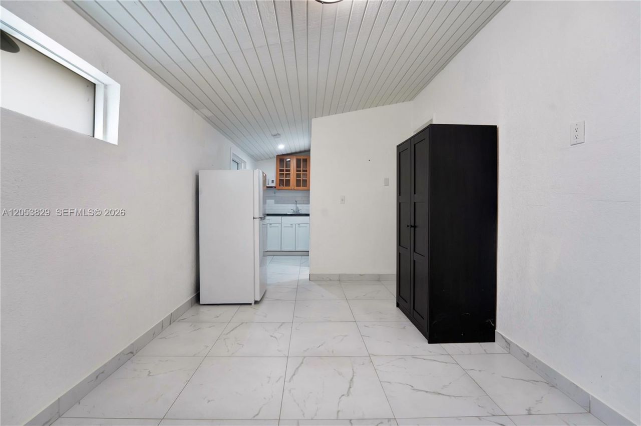 323 NW 56th Ave, Miami, FL 33126 Photo