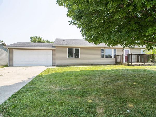 825 Rockshire Court, Gas City, IN 46933