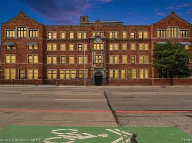 6533 E Jefferson , Detroit, MI 48207