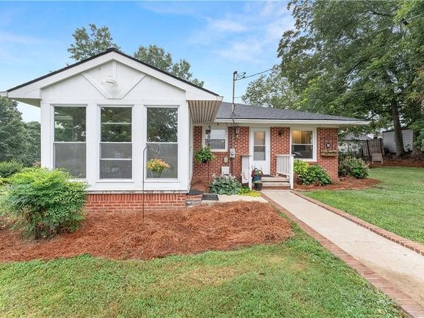 5907 Main Street , Lula, GA 30554