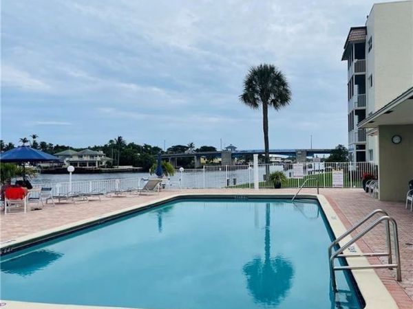 624 SNUG HARBOR Drive, Unit B7, Boynton Beach, FL 33435