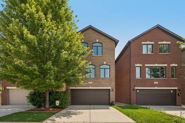 2813 S Grove Street, Chicago, IL 60608 Main Photo