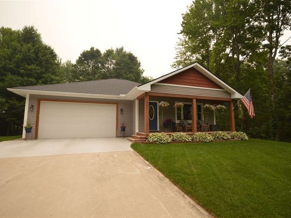 727 Earl Street, Boyne City, MI 49712