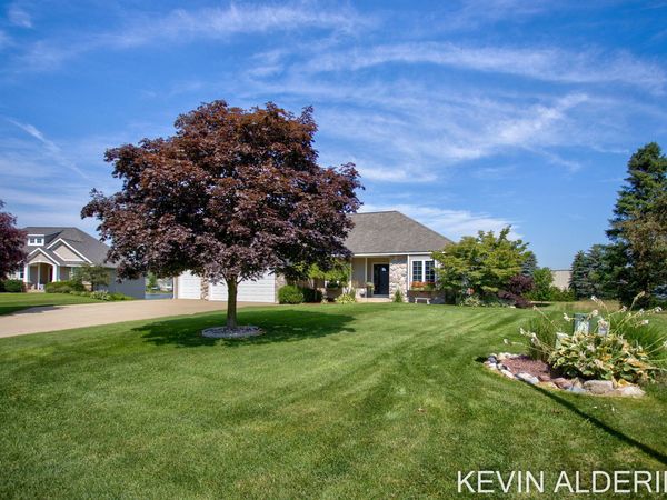 9325 Garden View Drive, Zeeland, MI 49464