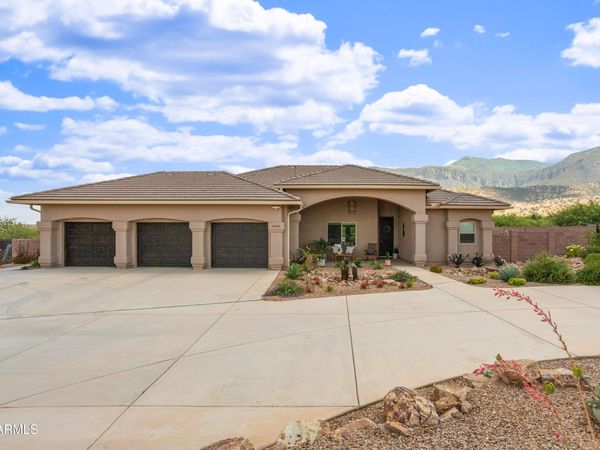 2494 E EMMA Lane, Hereford, AZ 85615