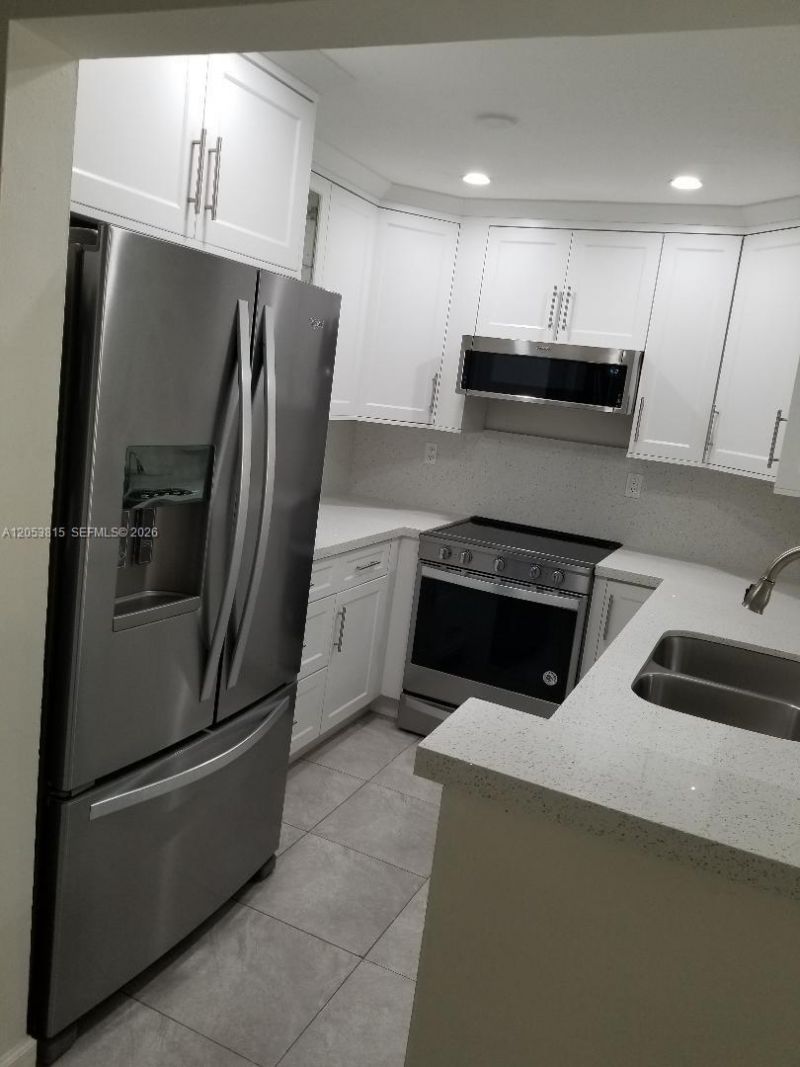5201 NW 7th St , Unit 408, Miami, FL 33126 Photo