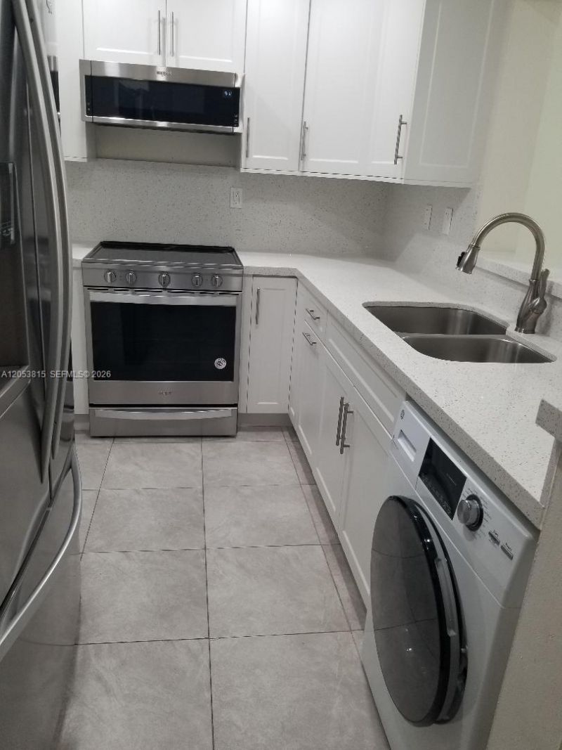 5201 NW 7th St , Unit 408, Miami, FL 33126 Photo