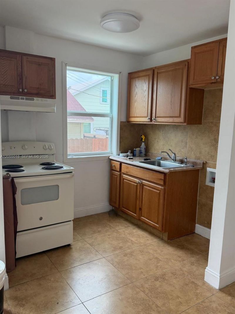 4152 SW 13th St , Unit 7, Miami, FL 33134 Photo