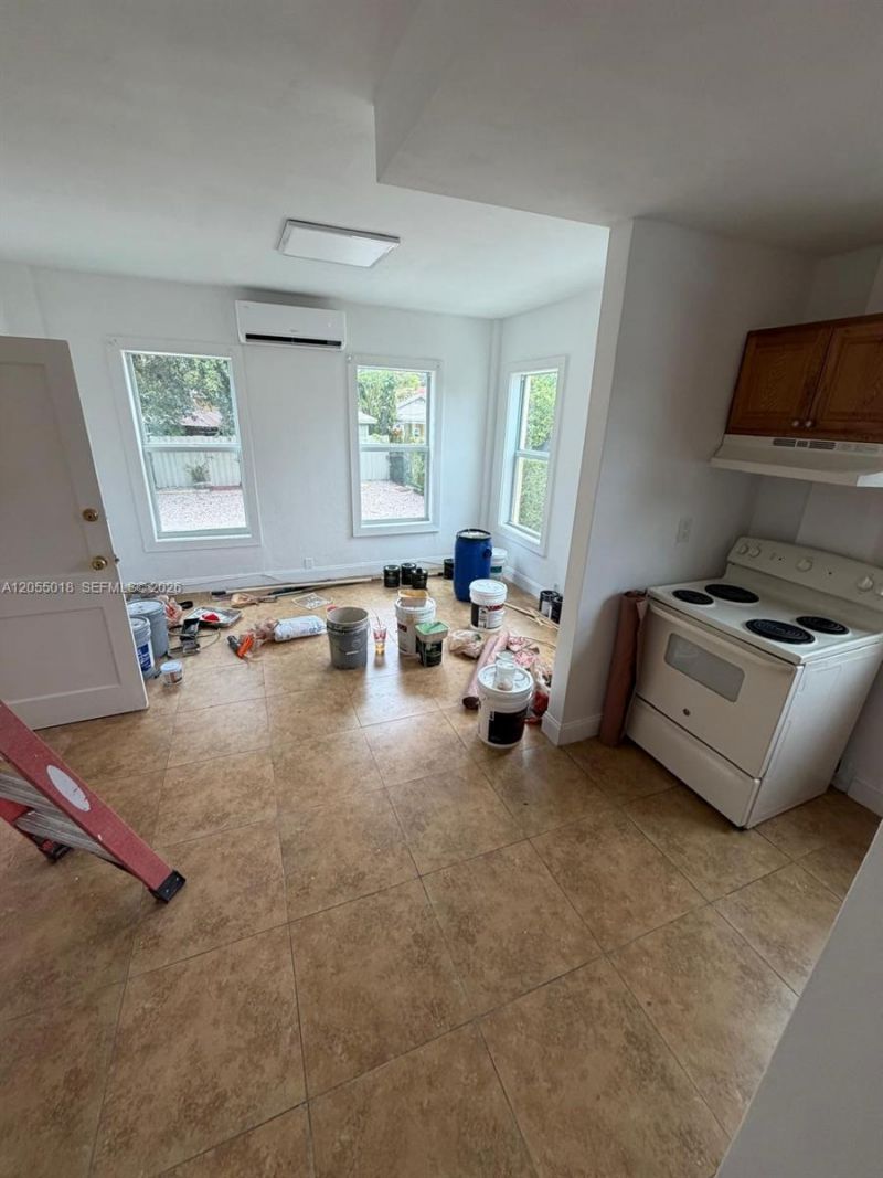 4152 SW 13th St , Unit 7, Miami, FL 33134 Photo