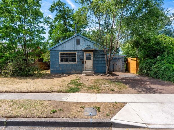 237 SW 9th Street, Redmond, OR 97756
