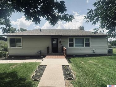 2234 S 41st Street, Omaha, NE 68105